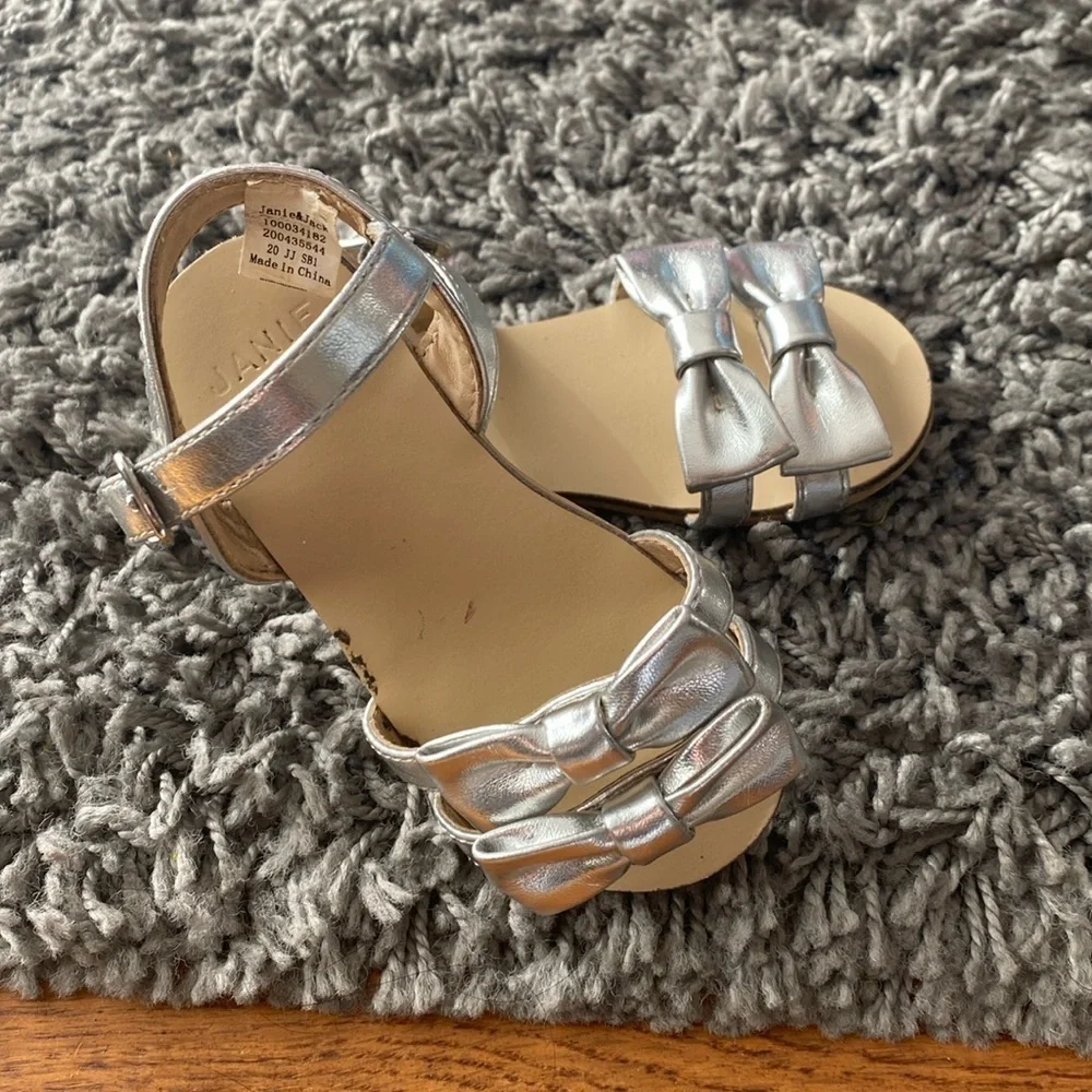 Janie and Jack Baby Girl Silver Bow Sandal Size 3